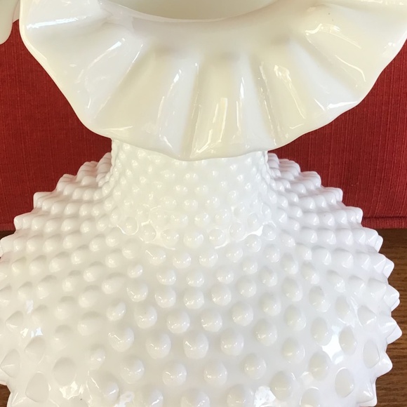 Vintage Fenton White Milk Glass Hobnail Vase Large Ruffled Edge - Picture 9 of 12